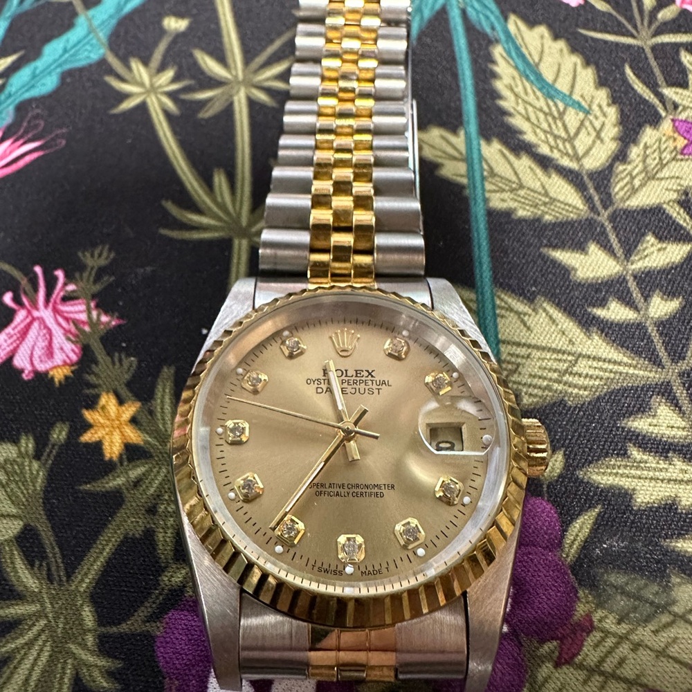 Faux Rolex.  Good used condition. I did have it tested. It is not a real Rolex